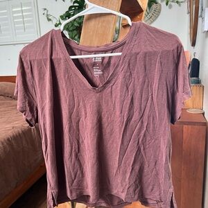 Girlfriend Collective V-Neck Tee in Plum